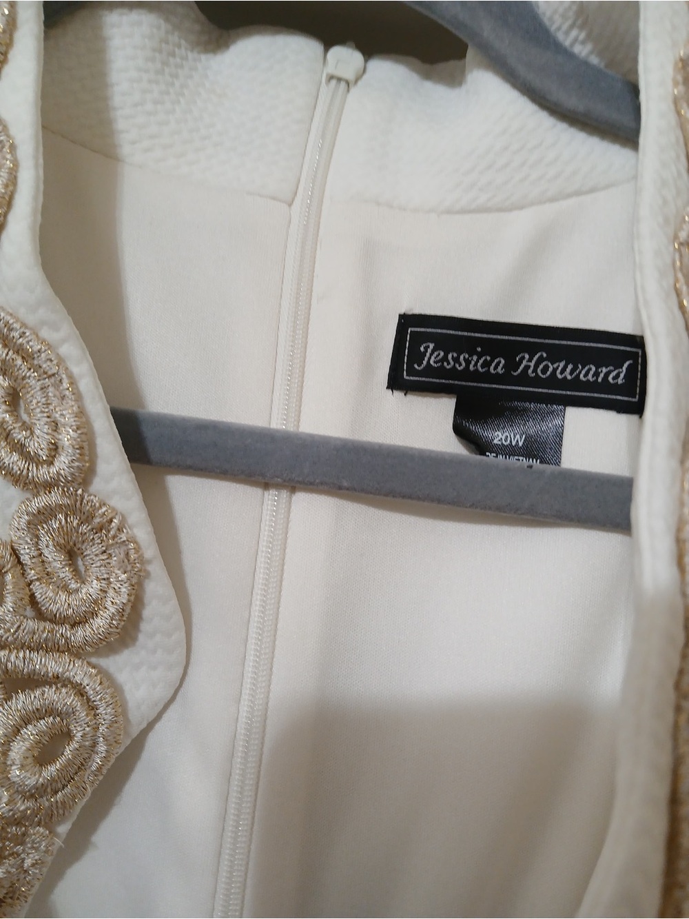 Jessica Howard Cream Sleeveless Shift Dress with Gold Embroidery - Picture 5 of 7